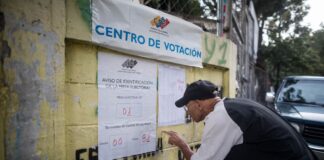 Instalación de mesas en centros de votación comienza con irregularidades Instalación de mesas en centros de votación comienza con irregularidades