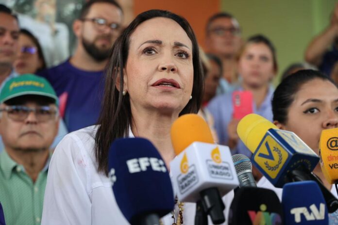 María Corina Machado promete títulos de propiedad a habitantes de la Misión Vivienda: «Nunca más el Estado amenazará con dejar sin su techo a una familia» María Corina Machado promete títulos de propiedad a habitantes de la Misión Vivienda: «Nunca más el Estado amenazará con dejar sin su techo a una familia»