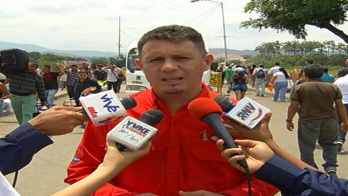 Exalcalde chavista William Gómez denuncia que su casa fue vandalizada con amenazas este #27jul Exalcalde chavista del municipio Bolívar, William Gómez, denuncia que su casa fue pintada con amenazas este 27 de julio