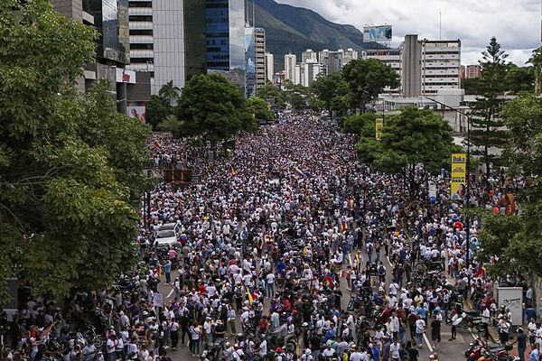 Más de 20% de los detenidos durante las protestas por fraude electoral son adolescentes y mujeres Más de 20% de los detenidos durante las protestas por fraude electoral son adolescentes y mujeres