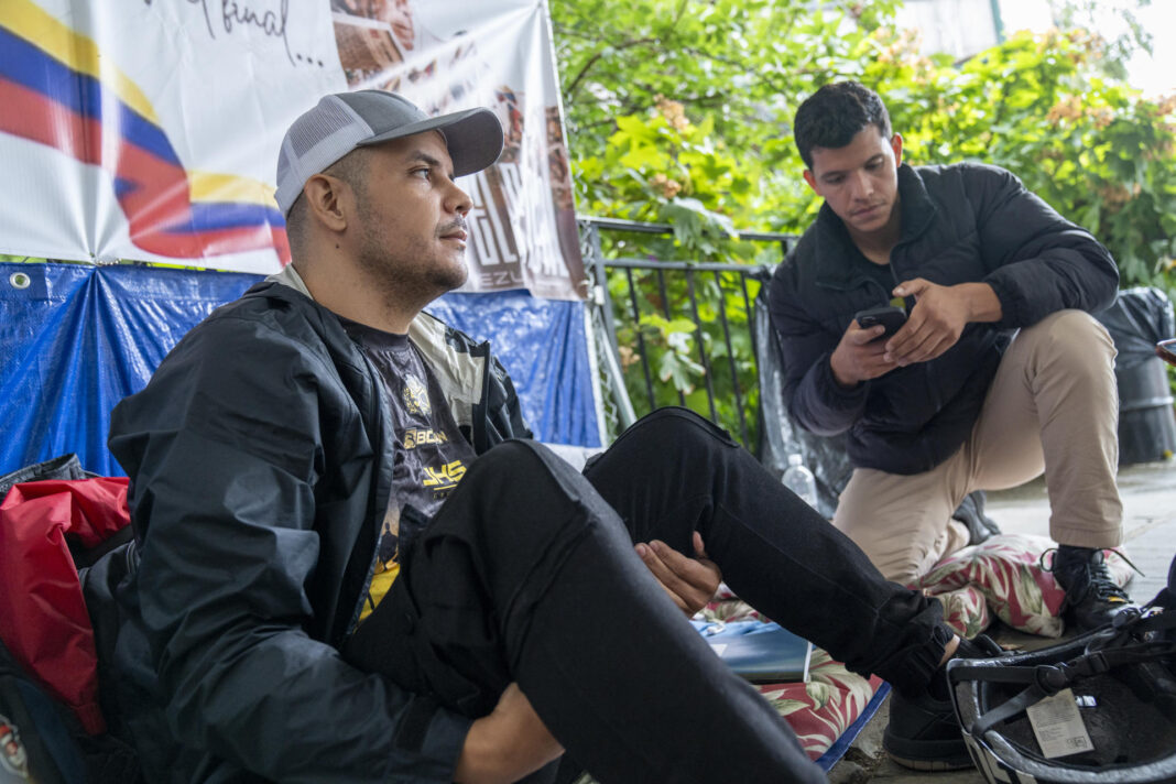 Dos venezolanos en huelga de hambre frente a ONU: Piden que Consejo trate crisis en Venezuela Dos venezolanos en huelga de hambre frente a ONU: Piden que Consejo trate crisis en Venezuela