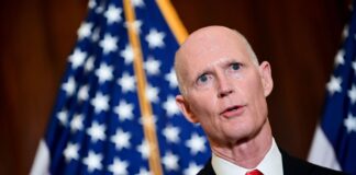 Senador Rick Scott denuncia que Estados Unidos renovó licencia petrolera venezolana hace tres días Senador Rick Scott denuncia que Estados Unidos renovó licencia petrolera venezolana hace tres días