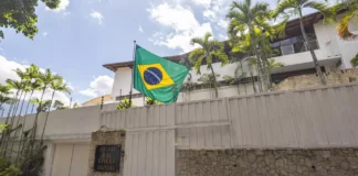 Régimen de Nicolás Maduro informa la revocación del beneplácito otorgado a Brasil para custodiar la embajada de Argentina en Caracas Brasil niega que régimen de Nicolás Maduro pueda revocar su autorización para representar los intereses de Argentina