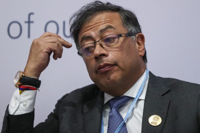 Gustavo Petro «estudiará» resolución del Senado colombiano que lo insta a reconocer el triunfo de Edmundo González Urrutia Gustavo Petro "estudiará" resolución del Senado colombiano que lo insta a reconocer el triunfo de Edmundo González Urrutia
