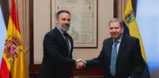 Edmundo González Urrutia se reúne con el presidente de VOX, Santiago Abascal, en el Congreso de España Edmundo González Urrutia se reúne con el presidente de VOX, Santiago Abascal, en el Congreso de España