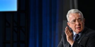 Álvaro Uribe sobre oposición venezolana: «Logró detectar el fraude de una dictadura comunista» Álvaro Uribe sobre oposición venezolana: "Logró detectar el fraude de una dictadura comunista"