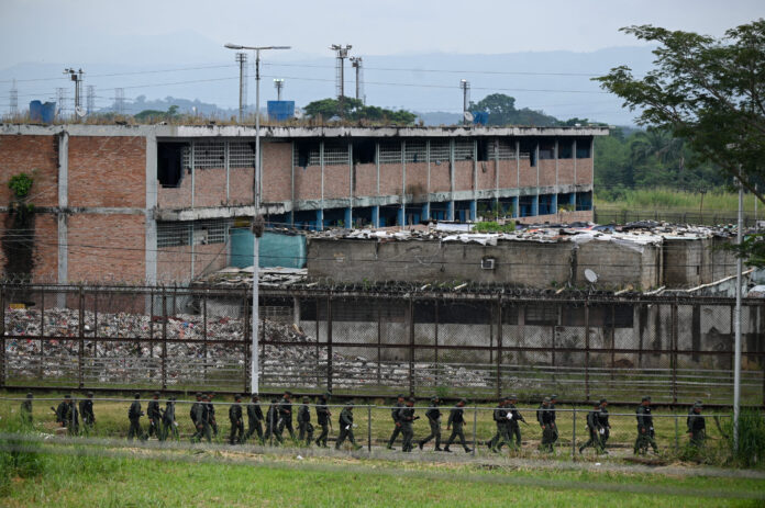 Los horrores que sobreviven los detenidos en Tocuyito: “No como porque la comida tiene gusanos” Los horrores que sobreviven los detenidos en Tocuyito: “No como porque la comida tiene gusanos”