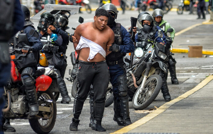 15 universitarios detenidos arbitrariamente por el régimen de Nicolás Maduro tras la elección siguen presos 15 universitarios detenidos arbitrariamente por el régimen de Nicolás Maduro tras la elección siguen presos