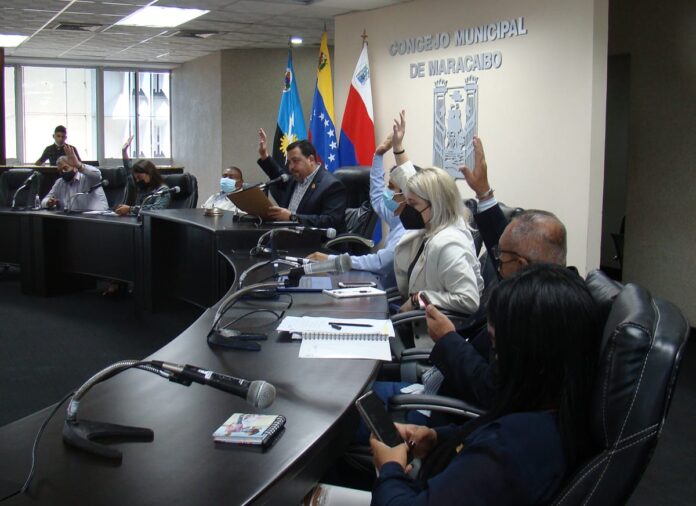 Concejo Municipal de Maracaibo designa a Adrián Romero Martínez como alcalde encargado de la ciudad por 90 días Concejo Municipal de Maracaibo pospone sesión para el #9oct con modalidad de videoconferencia por la "incesante persecución y ascenso de amenazas contra concejales"