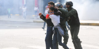 Directora del programa para Venezuela de WOLA sobre niños detenidos tras protestas poselectorales: «Están siendo sometidos para que admitan delitos que no han cometido» Directora del programa para Venezuela de WOLA sobre niños detenidos tras protestas poselectorales: "Están siendo sometidos para que admitan delitos que no han cometido"