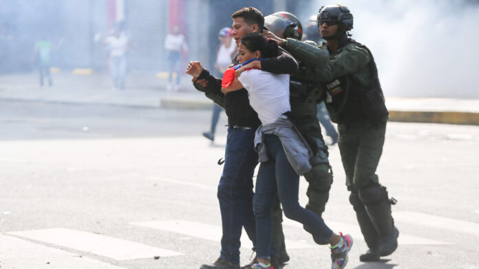 Directora del programa para Venezuela de WOLA sobre niños detenidos tras protestas poselectorales: «Están siendo sometidos para que admitan delitos que no han cometido» Directora del programa para Venezuela de WOLA sobre niños detenidos tras protestas poselectorales: "Están siendo sometidos para que admitan delitos que no han cometido"