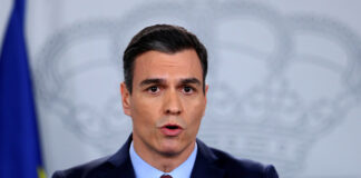 Pedro Sánchez admite que Ábalos le informó de la visita de Delcy Rodríguez tras haber dado otra versión en el Congreso Pedro Sánchez admite que Ábalos le informó de la visita de Delcy Rodríguez tras haber dado otra versión en el Congreso