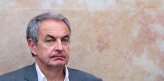 Partido Popular defiende moción parlamentaria contra Zapatero por «legitimar» al régimen de Nicolás Maduro Partido Popular defiende moción parlamentaria contra Zapatero por "legitimar" al régimen de Nicolás Maduro