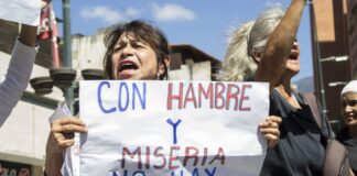 Más de la mitad de docentes en Venezuela viven por debajo de la línea de pobreza Más de la mitad de docentes en Venezuela viven por debajo de la línea de pobreza