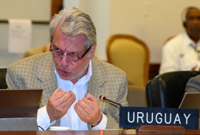 Embajador de Uruguay ante la OEA: «Si alguien abandona a Venezuela, verá las consecuencias» Embajador de Uruguay ante la OEA: "Si alguien abandona a Venezuela, verá las consecuencias"
