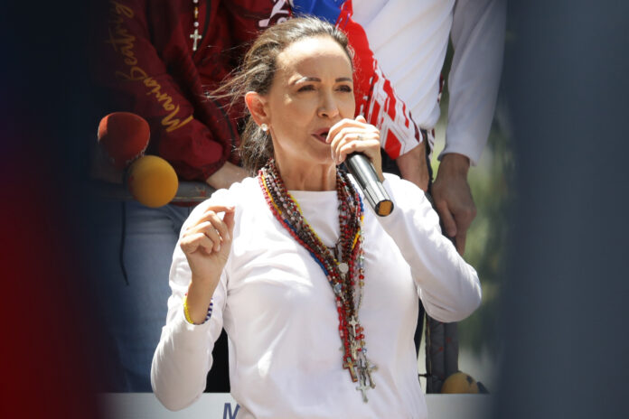 María Corina Machado aboga por mayor presión nacional e internacional contra el régimen de Nicolás Maduro: «Tienen que saber que van a enfrentar la justicia» María Corina Machado aboga por mayor presión nacional e internacional contra el régimen de Nicolás Maduro: "Tienen que saber que van a enfrentar la justicia"