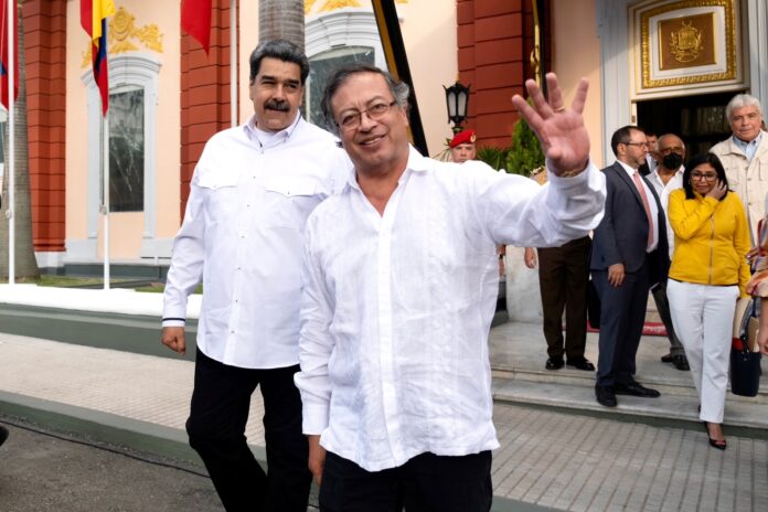 Fraude electoral pone «a prueba» la amistad entre Gustavo Petro y Nicolás Maduro Fraude electoral pone "a prueba" la amistad entre Gustavo Petro y Nicolás Maduro