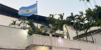 Cuarto día de asedio del régimen de Nicolás Maduro contra la Embajada de Argentina en Caracas Cuarto día de asedio del régimen de Nicolás Maduro contra la Embajada de Argentina en Caracas