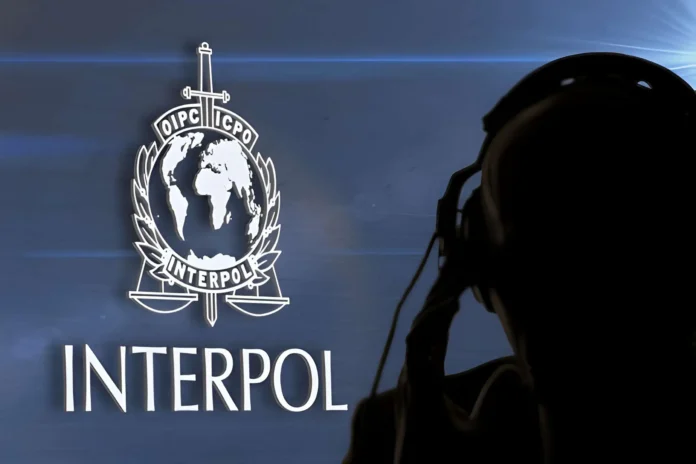 Interpol recuerda que no acepta demandas políticas, tras pedido del régimen de Nicolás Maduro de una alerta roja contra Edmundo González Urrutia Interpol recuerda que no acepta demandas políticas, tras pedido del régimen de Nicolás Maduro de una alerta roja contra Edmundo González Urrutia