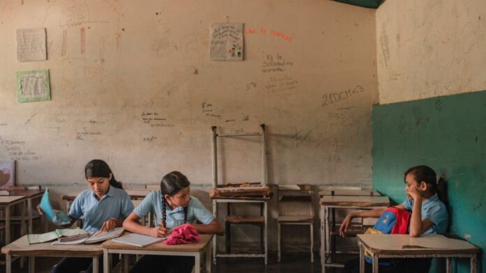 Primero Justicia: El régimen de Nicolás Maduro ha destruido el sistema educativo, sin importarle que es un pilar para la formación de una sociedad Primero Justicia: El régimen de Nicolás Maduro ha destruido el sistema educativo, sin importarle que es un pilar para la formación de una sociedad
