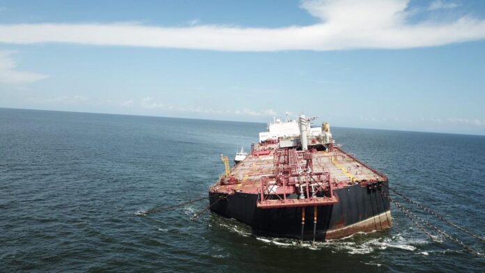 Régimen de Nicolás Maduro envió al menos 300 mil barriles de gasolina a Cuba el mes pasado Régimen de Nicolás Maduro envió al menos 300 mil barriles de gasolina a Cuba el mes pasado