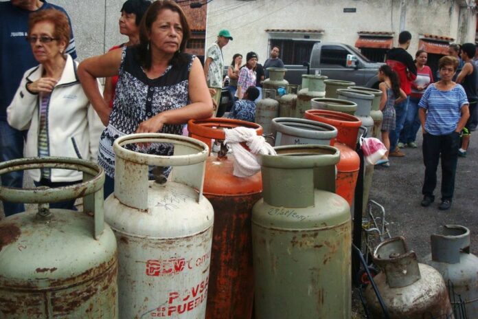 Vecinos del sector Palo Negro en Maturín tienen casi un mes sin suministro de gas doméstico Vecinos del sector Palo Negro en Maturín tienen casi un mes sin suministro de gas doméstico