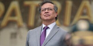 Gustavo Petro justifica crisis de inmigrantes y rechazo de aviones de Estados Unidos con «las sanciones contra Venezuela» Gustavo Petro responde a Tarek William Saab que deben ocuparse de los "problemas de la humanidad"