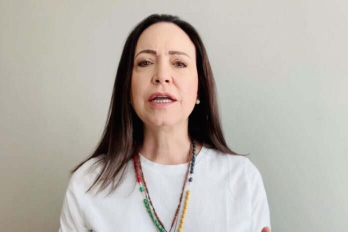 María Corina Machado hace llamado a funcionarios policiales y militares sobre la lucha ciudadana para la democracia: «Faltan ustedes, las armas de la nación son para defender a la nación» María Corina Machado hace llamado a funcionarios policiales y militares sobre la lucha ciudadana para la democracia: "Faltan ustedes, las armas de la nación son para defender a la nación"