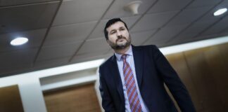 Fiscal chileno Héctor Barros: «Detrás del crimen de Ronald Ojeda está el régimen de Nicolás Maduro» Fiscal chileno Héctor Barros: "Detrás del crimen de Ronald Ojeda está el régimen de Nicolás Maduro"