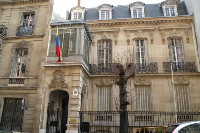 Gobierno de Francia expulsa a diplomáticos venezolanos en respuesta a medidas contra su Embajada en Caracas Gobierno de Francia expulsa a diplomáticos venezolanos en respuesta a medidas contra su Embajada en Caracas
