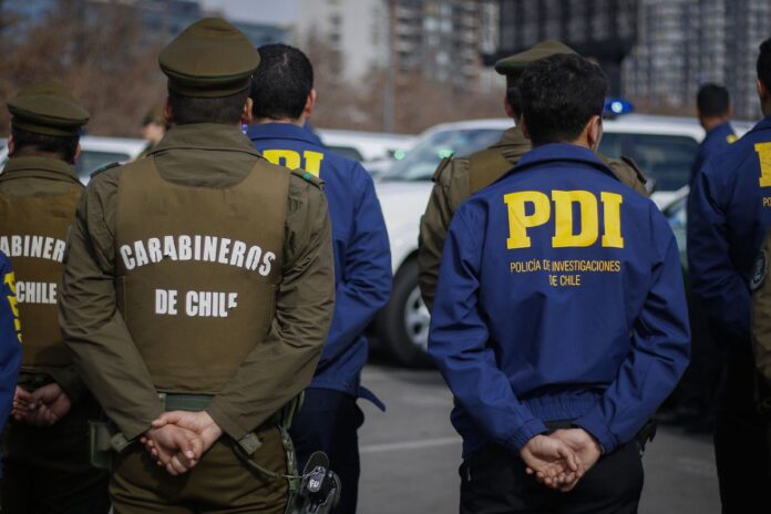 Autoridades de Chile activan megaoperativo policial contra banda criminal involucrada en el crimen del teniente retirado Ronald Ojeda Autoridades de Chile activan megaoperativo policial contra banda criminal involucrada en el crimen del teniente retirado Ronald Ojeda