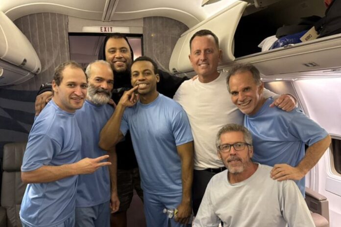 Richard Grenell confirma la liberación de seis estadounidenses detenidos por el régimen de Nicolás Maduro Richard Grenell confirma la liberación de seis estadounidenses detenidos por el régimen de Nicolás Maduro
