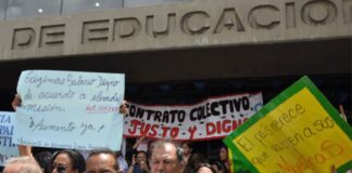 Travesía de los maestros en Venezuela que sobreviven con 15 dólares mensuales Travesía de los maestros en Venezuela que sobreviven con 15 dólares mensuales