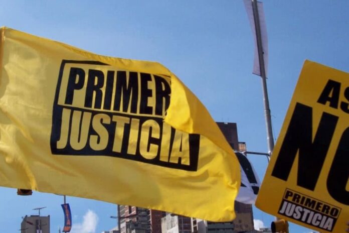 Primero Justicia acusa a Henrique Capriles y Tomás Guanipa de alinearse al régimen de Nicolás Maduro tras asegurar que van a participar en las elecciones el #25May Primero Justicia acusa a Henrique Capriles y Tomas Guanipa de alinearse al régimen de Nicolás Maduro tras asegurar que van a participar en las elecciones el #25May
