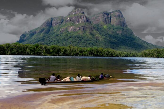 Fundaredes | Indígenas de Amazonas bajo asedio: violencia y desplazamiento forzado ante la expansión de grupos armados Fundaredes | Indígenas de Amazonas bajo asedio: violencia y desplazamiento forzado ante la expansión de grupos armados
