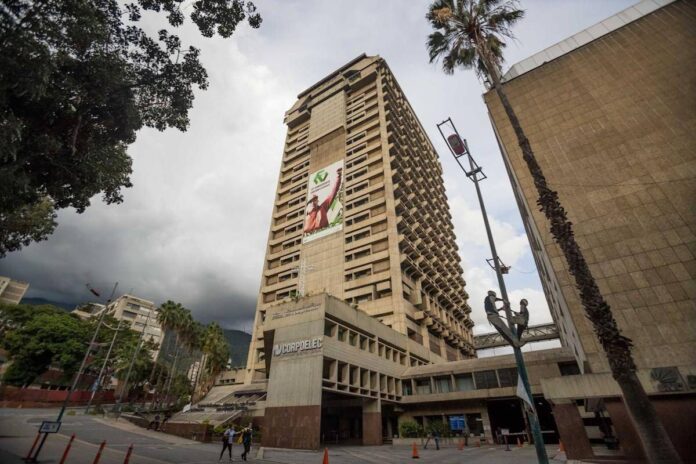 Así «funcionarán» algunas oficinas públicas durante reducción de jornada impuesta por el régimen de Nicolás Maduro Así "funcionarán" algunas oficinas públicas durante reducción de jornada impuesta por el régimen de Nicolás Maduro