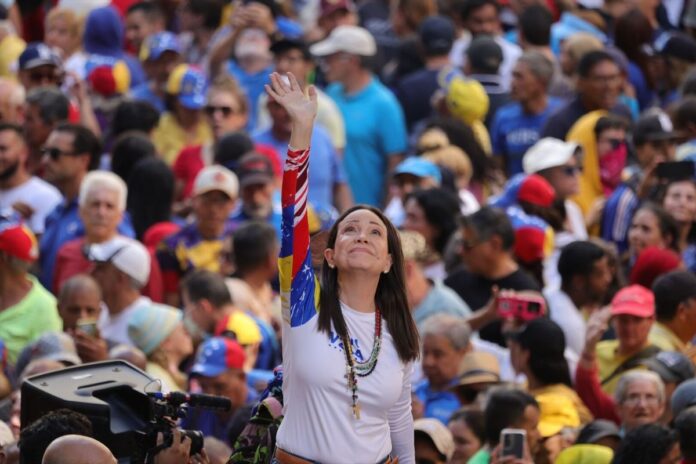 María Corina Machado califica como «correcta» la revocatoria de licencia de Chevron para operaciones en Venezuela María Corina Machado califica como "correcta" la revocatoria de licencia de Chevron para operaciones en Venezuela