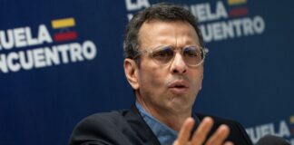 Henrique Capriles «rechaza» revocatoria de la licencia de Chevron y acusa a la oposición exiliada de «celebrar» el deterioro de la «principal fuente de ingresos» de Venezuela Henrique Capriles "rechaza" revocatoria de la licencia de Chevron y acusa a la oposición exiliada de "celebrar" el deterioro de la "principal fuente de ingresos" de Venezuela