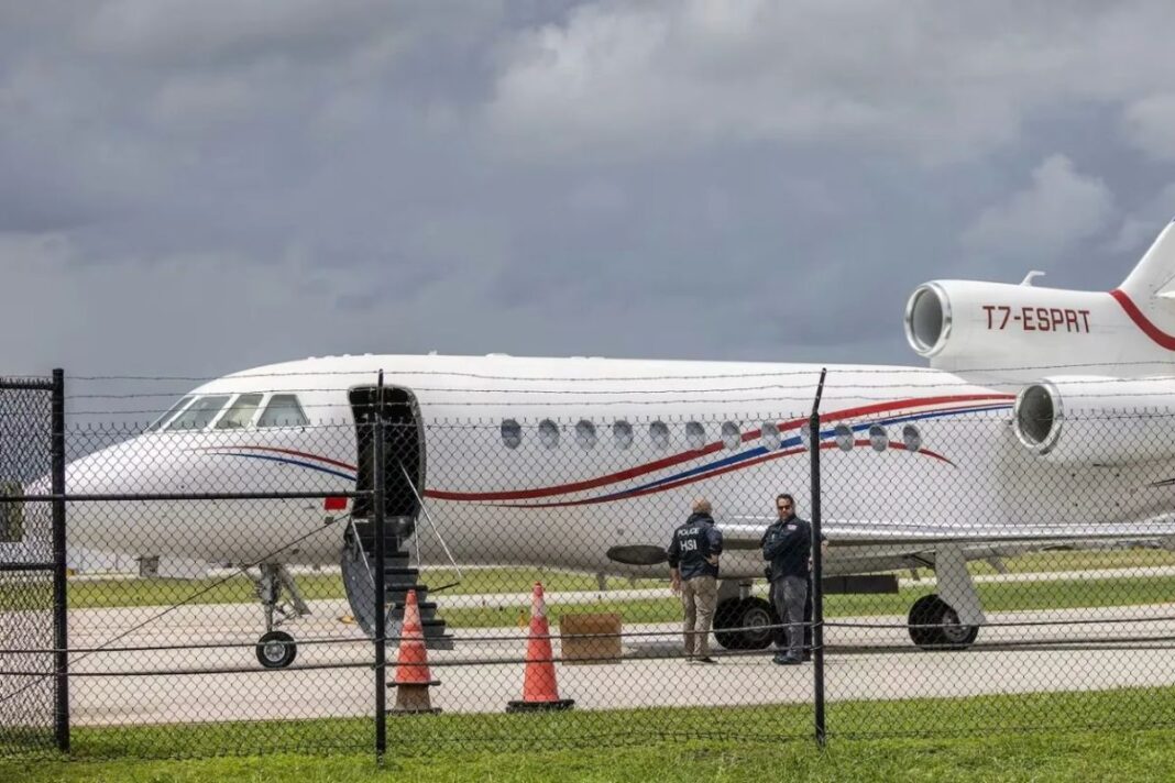 Estados Unidos pide a tribunal autorizar decomiso de avión de Nicolás Maduro por sanciones a Venezuela