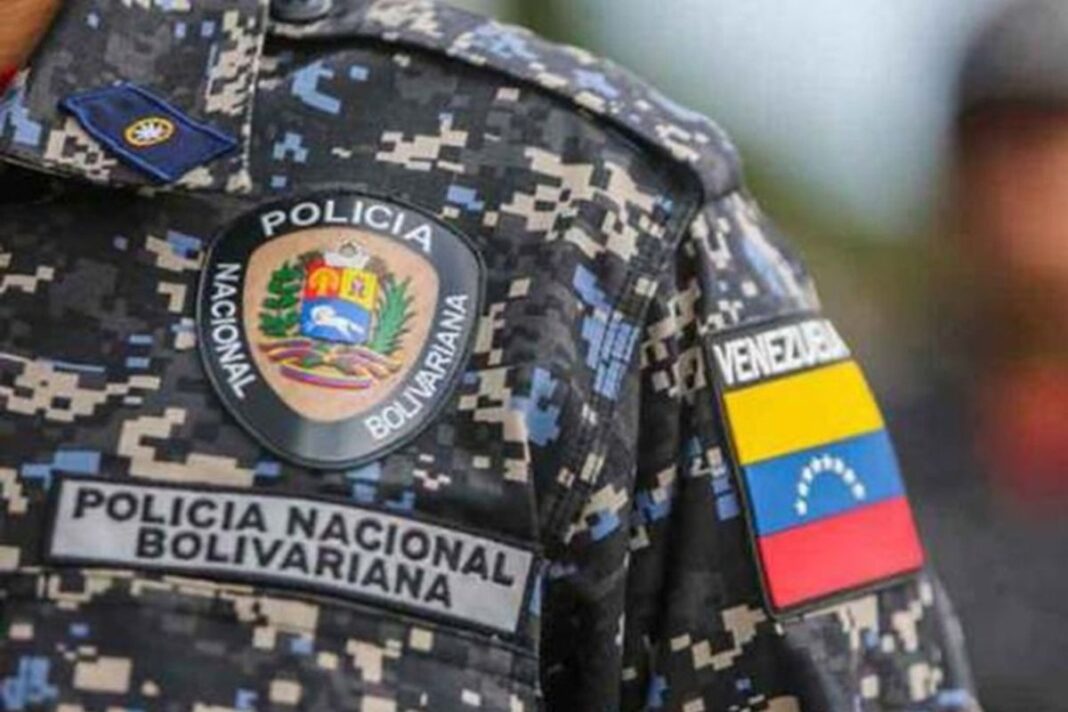 Funcionarios de la PNB bloquean protestas de estudiantes y trabajadores de la UCV
