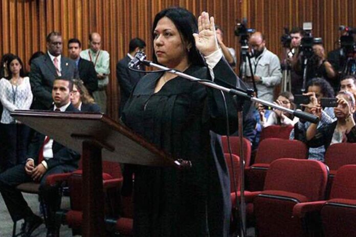 Ibéyise Pacheco | Mafias del régimen enfrentadas en tribunales Ibéyise Pacheco | Mafias del régimen enfrentadas en tribunales