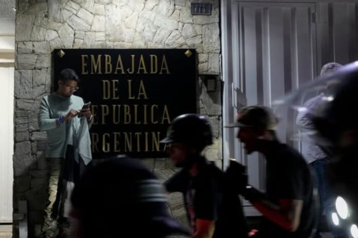 Expertos coinciden en «negligencia y falta de diligencia» del Cuerpo Diplomático sobre la situación de los opositores aislados en la Embajada de Argentina Expertos coinciden en "negligencia y falta de diligencia" del Cuerpo Diplomático sobre la situación de los opositores aislados en la Embajada de Argentina
