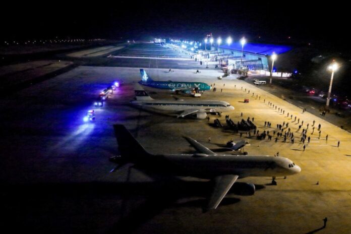 Estados Unidos reitera que avión con deportados venezolanos a El Salvador despegó sin violar orden judicial Estados Unidos reitera que avión con deportados venezolanos a El Salvador despegó sin violar orden judicial