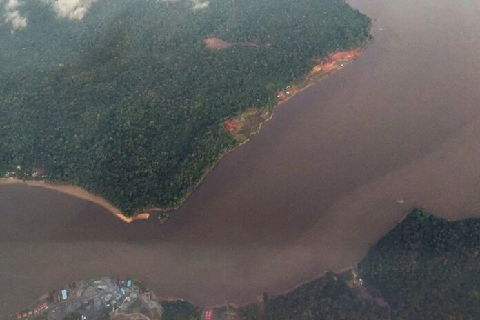 Aumenta tensión en disputa por el Esequibo: Venezuela elegirá un gobernador y Guyana construye megacarretera Aumenta tensión en disputa por el Esequibo: Venezuela elegirá un gobernador y Guyana construye megacarretera