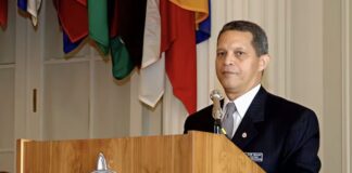«Al régimen de Nicolás Maduro solo le queda la economía ilícita y el chavismo arrastrará a los militares en su caída» "Al régimen de Nicolás Maduro solo le queda la economía ilícita y que el chavismo arrastrará a los militares en su caída"