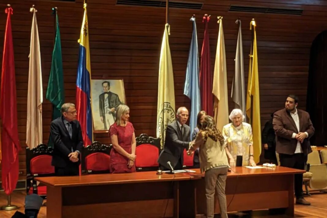 UCV entrega por primera vez la Orden “300 años” a Provea, Fe y Alegría y Rafael Cadenas