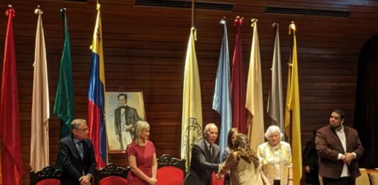 UCV entrega por primera vez la Orden “300 años” a Provea, Fe y Alegría y Rafael Cadenas