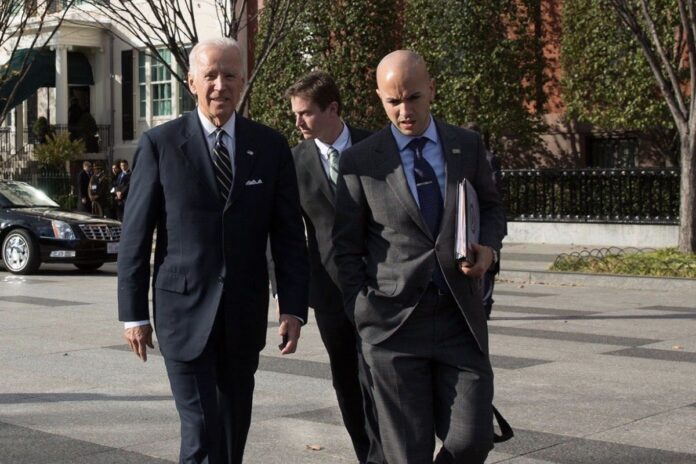 Juan González, exdirector senior del NSC: «Leopoldo López y Carlos Vecchio respaldaron levantamiento de sanciones a Erik Malpica» Juan González, exdirector senior del NSC: "Leopoldo López y Carlos Vecchio respaldaron levantamiento de sanciones a Erik Malpica"