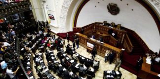 Henrique Capriles, Luis Emilio Rondón y Stalin González encabezan candidaturas por lista nacional a la Asamblea Nacional Henrique Capriles, Luis Emilio Rondón y Stalin González encabezan candidaturas por lista nacional a la Asamblea Nacional