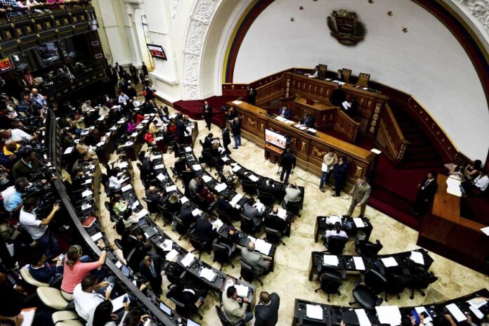 Henrique Capriles, Luis Emilio Rondón y Stalin González encabezan candidaturas por lista nacional a la Asamblea Nacional Henrique Capriles, Luis Emilio Rondón y Stalin González encabezan candidaturas por lista nacional a la Asamblea Nacional